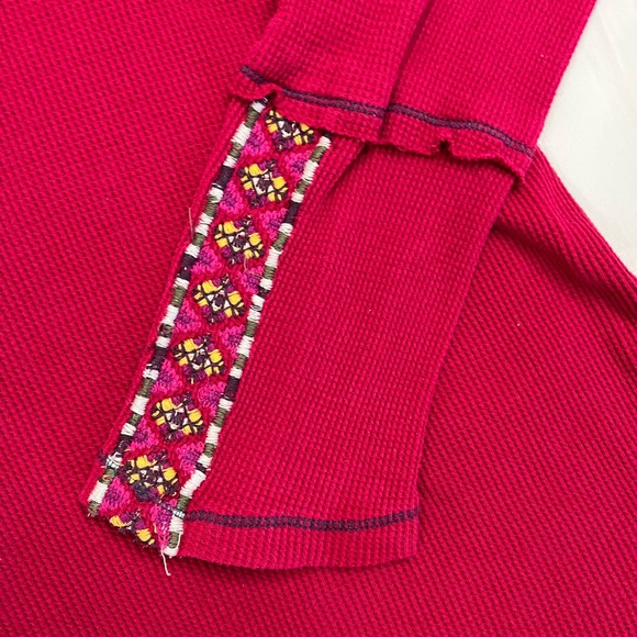 Sundance Red Thermal Waffle Weave Embroidered Cotton Top Shirt Women’s Large - Picture 2 of 9